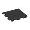 Rohová dlaždice von WARCO im Farbdesign Antracit mit den Abmessungen 485 x 485 x 18 mm. Produktfoto von Artikel 4833 in der Aufsicht von schräg vorne.