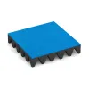 Bezpečnostní dlaždice na dětské hřiště 10 cm - EN 1177 ≤ 300 cm von WARCO im Farbdesign Nebe modrá mit den Abmessungen 500 x 500 x 100 mm. Produktfoto von Artikel 5632 in der Aufsicht von schräg vorne.
