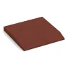 Edge tile (one chamfered side) von WARCO im Farbdesign Cihlově červená mit den Abmessungen 500 x 500 x 50 mm. Produktfoto von Artikel 0438 in der Aufsicht von schräg vorne.