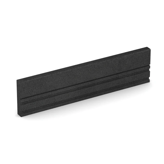 Flexibilní gumový obrubník von WARCO im Farbdesign Antracit mit den Abmessungen 100 × 5 × 25 cm. Produktfoto von Artikel 3784 in der Aufsicht von schräg vorne.