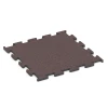 Fitness Performance Elite gumová podlaha do fitness von WARCO im Farbdesign Minerální červená mit den Abmessungen 50 x 50 x 1,5 cm | 0,25 m². Produktfoto von Artikel 6153 in der Aufsicht von schräg vorne.