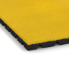 Detailaufnahme der Randausprägung von WARCO-Produkt 0558, Terasová dlaždice 3 cm, Format 500 x 500 x 30 mm, Farbe Citronová žlutá.