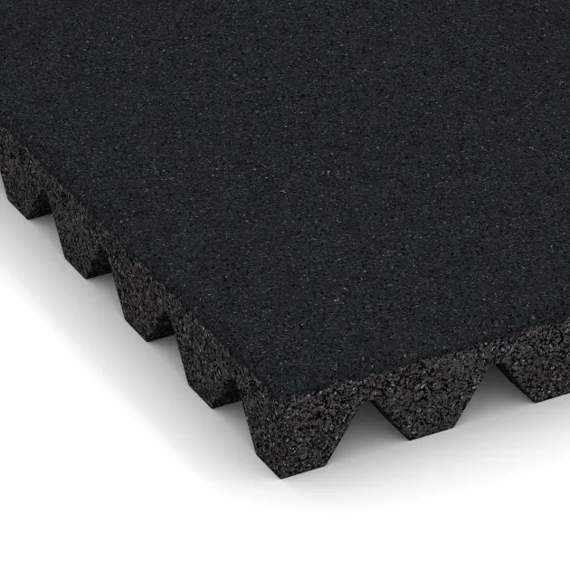 Detailaufnahme der Randausprägung von WARCO-Produkt 5567, Bezpečnostní dlaždice na dětské hřiště 5 cm - EN 1177 ≤ 145 cm, Format 500 x 500 x 50 mm, Farbe Železná šedá.