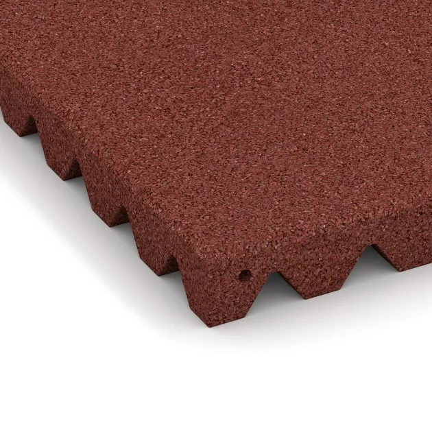 Detailaufnahme der Randausprägung von WARCO-Produkt 5557, Bezpečnostní dlaždice na dětské hřiště 5 cm - EN 1177 ≤ 145 cm, Format 500 x 500 x 50 mm, Farbe Cihlově červená.