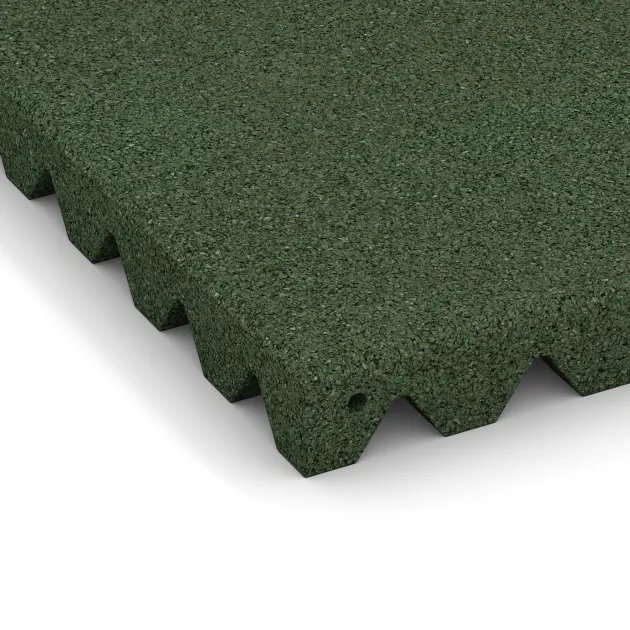 Detailaufnahme der Randausprägung von WARCO-Produkt 5556, Bezpečnostní dlaždice na dětské hřiště 5 cm - EN 1177 ≤ 145 cm, Format 500 x 500 x 50 mm, Farbe Trávově zelená.
