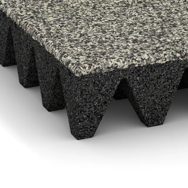 Detailaufnahme der Randausprägung von WARCO-Produkt 5645, Bezpečnostní dlaždice na dětské hřiště 10 cm - EN 1177 ≤ 300 cm, Format 500 x 500 x 100 mm, Farbe Světlý granit.