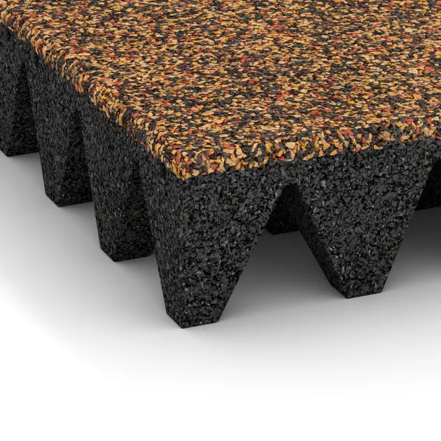 Detailaufnahme der Randausprägung von WARCO-Produkt 5647, Bezpečnostní dlaždice na dětské hřiště 10 cm - EN 1177 ≤ 300 cm, Format 500 x 500 x 100 mm, Farbe Terra Cotta.