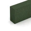Detailaufnahme der Randausprägung von WARCO-Produkt 7030, Schod z gumového granulátu, Format 100 x 30 x 15 cm, Farbe Travní zelená.