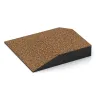 Detailaufnahme der Randausprägung von WARCO-Produkt 3826, Corner tile (two chamfered sides), Format 500 x 500 x 100 mm, Farbe Terra Cotta.