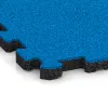 Detailaufnahme der Randausprägung von WARCO-Produkt 5437, Schodová dlaždice, Format 306 x 306 x 20 mm, Farbe Nebe modrá.