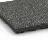 Detailaufnahme der Randausprägung von WARCO-Produkt 6363, Terasová dlaždice Classic, Format 50 x 50 x 4 cm, Farbe Tmavě šedá žula.