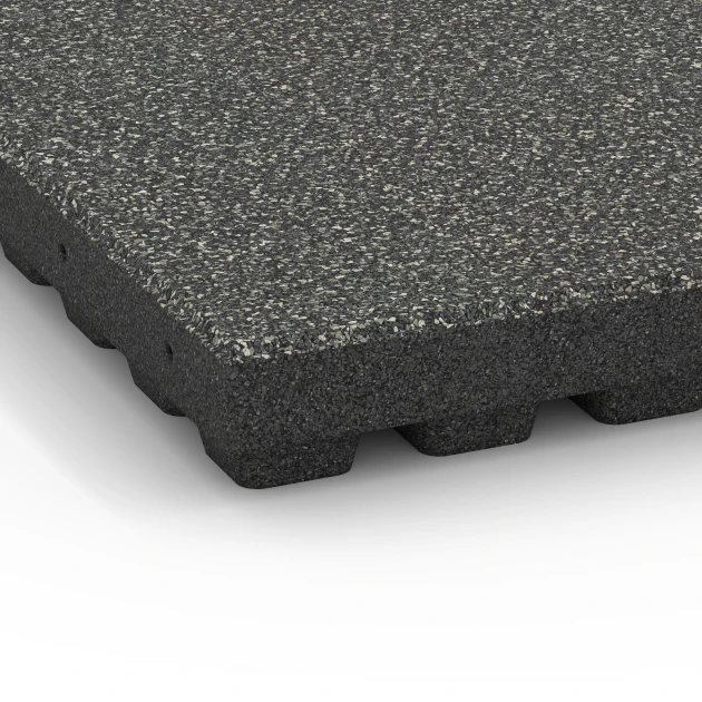 Detailaufnahme der Randausprägung von WARCO-Produkt 6440, Dopadová dlažba – 210 cm, Format 50 x 50 x 7 cm, Farbe Tmavě šedá žula.