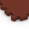 Detailaufnahme der Randausprägung von WARCO-Produkt 6625, Gumová zahradní dlažba, Format 50 x 50 x 4 cm | 0,25 m², Farbe Cihlově červená.