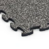 Detailaufnahme der Randausprägung von WARCO-Produkt 6751, Hrací podložka, Format 44,6 x 44,6 x 1,8 cm, Farbe Tmavě šedá žula.
