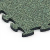 Detailaufnahme der Randausprägung von WARCO-Produkt 6825, Fitness Active podlaha, Format 44,6 x 44,6 x 1,8 cm, Farbe Anglický trávník.