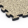 Detailaufnahme der Randausprägung von WARCO-Produkt 6937, Dopadová puzzle podložka, Format 44,6 x 44,6 × 2,8 cm, Farbe Travertin.