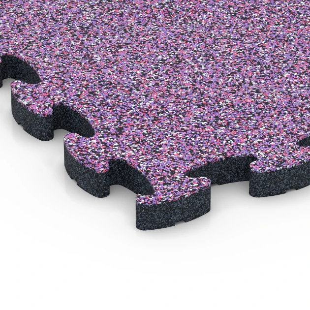 Detailaufnahme der Randausprägung von WARCO-Produkt 6945, Terasová gumová dlažba, Format 44,6 x 44,6 × 2,8 cm, Farbe Levandule.
