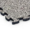 Detailaufnahme der Randausprägung von WARCO-Produkt 6815, Klik dlaždice kamenný koberec, Format 28,9 x 28,9 x 1,8 cm, Farbe Šedá žula.