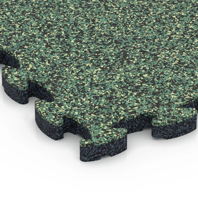 Detailaufnahme der Randausprägung von WARCO-Produkt 6816, Klik dlaždice kamenný koberec, Format 28,9 x 28,9 x 1,8 cm, Farbe Anglický trávník.
