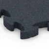 Detailaufnahme der Randausprägung von WARCO-Produkt 6961, Fitness Premium sportovní podlaha, Format 45,9 x 45,9 x 2,8 cm, Farbe Antracit.
