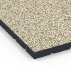 Detailaufnahme der Randausprägung von WARCO-Produkt 7147, Sportovní podlaha pro venkovní fitness, Format 60 x 60 x 4 cm | 0,36 m², Farbe Travertin.