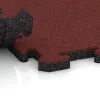 Großaufnahme vom Verbindungssystem von WARCO-Boden 4633 - Venkovní dlaždice na klik im Farbdesign Korálově červená. Abmessungen 500 x 500 x 30 mm.