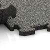 Großaufnahme vom Verbindungssystem von WARCO-Boden 5848 - Vnitřní podlahová dlaždice puzzle im Farbdesign Šedý granit. Abmessungen 1000 x 1000 x 30 mm.