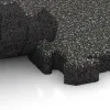 Großaufnahme vom Verbindungssystem von WARCO-Boden 3056 - Paving slab im Farbdesign Tmavě šedý granit. Abmessungen 500 x 500 x 50 mm.