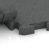 Großaufnahme vom Verbindungssystem von WARCO-Boden 5149 - Okrajová dlaždice im Farbdesign Šedá břidlice. Abmessungen 1000 x 485 x 40 mm.