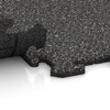 Großaufnahme vom Verbindungssystem von WARCO-Boden 4769 - Rohová dlaždice im Farbdesign Tmavě šedý granit. Abmessungen 485 x 485 x 18 mm.