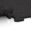 Großaufnahme vom Verbindungssystem von WARCO-Boden 4833 - Rohová dlaždice im Farbdesign Antracit. Abmessungen 485 x 485 x 18 mm.