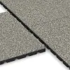 Großaufnahme vom Verbindungssystem von WARCO-Boden 5479 - Terasová dlaždice 3 cm im Farbdesign Světlý granit. Abmessungen 500 x 500 x 30 mm.