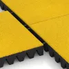 Großaufnahme vom Verbindungssystem von WARCO-Boden 5606 - Bezpečnostní dlaždice na dětské hřiště 8 cm - EN 1177 ≤ 215 cm im Farbdesign Citronová žlutá. Abmessungen 500 x 500 x 80 mm.