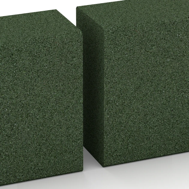 Großaufnahme vom Verbindungssystem von WARCO-Boden 7030 - Schod z gumového granulátu im Farbdesign Travní zelená. Abmessungen 100 x 30 x 15 cm.