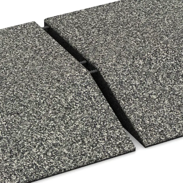 Großaufnahme vom Verbindungssystem von WARCO-Boden 3817 - Edge tile (one chamfered side) im Farbdesign Šedý granit. Abmessungen 500 x 500 x 100 mm.