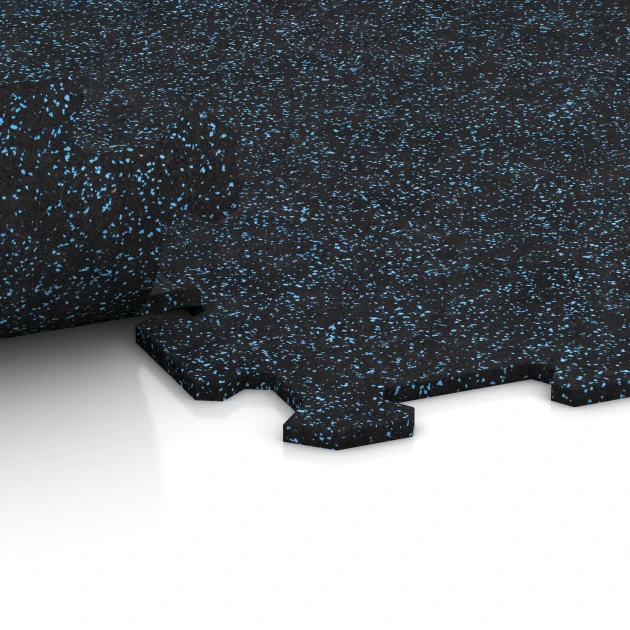 Großaufnahme vom Verbindungssystem von WARCO-Boden 1054 - Sportovní podlaha Kompakt im Farbdesign Lehce modře posypaná. Abmessungen 970 x 970 x 8 mm | 0,94 m.