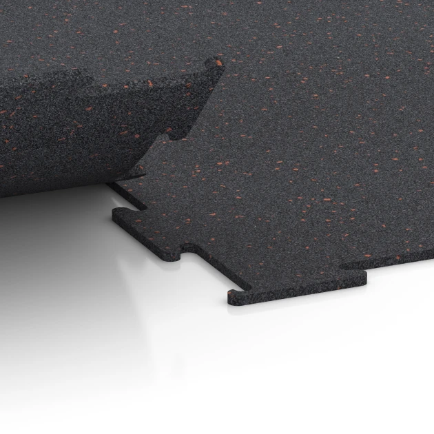 Großaufnahme vom Verbindungssystem von WARCO-Boden 6450 - Sportovní podlaha Kompakt im Farbdesign Lehce červeně posypaná. Abmessungen 100 × 100 × 0,8 cm.