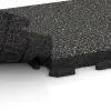 Großaufnahme vom Verbindungssystem von WARCO-Boden 1427 - Terasa dlaždice Classic im Farbdesign Tmavě šedý granit. Abmessungen 500 x 500 x 50 mm.