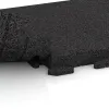 Großaufnahme vom Verbindungssystem von WARCO-Boden 1477 - Terasa dlaždice Classic im Farbdesign Antracit. Abmessungen 500 x 500 x 50 mm.