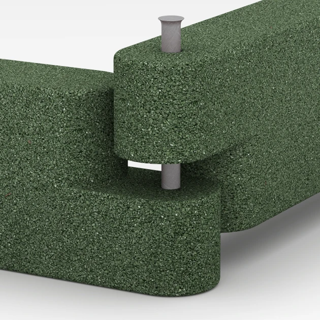 Großaufnahme vom Verbindungssystem von WARCO-Boden 6641 - Gumový obrubník im Farbdesign Travní zelená. Abmessungen 100 x 15 x 30 cm.