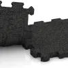 Großaufnahme vom Verbindungssystem von WARCO-Boden 5441 - Schodová dlaždice im Farbdesign Antracit. Abmessungen 306 x 306 x 20 mm.