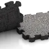 Großaufnahme vom Verbindungssystem von WARCO-Boden 4456 - Gumová dlaždice klik im Farbdesign Šedý melange. Abmessungen 306 x 306 x 30 mm.