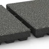 Großaufnahme vom Verbindungssystem von WARCO-Boden 6440 - Dopadová dlažba – 210 cm im Farbdesign Tmavě šedá žula. Abmessungen 50 x 50 x 7 cm.