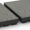 Großaufnahme vom Verbindungssystem von WARCO-Boden 6441 - Dopadová dlažba – 210 cm im Farbdesign Šedá žula. Abmessungen 50 x 50 x 7 cm.