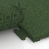 Großaufnahme vom Verbindungssystem von WARCO-Boden 7054 - Gumová dlažba Linea im Farbdesign Travní zelená. Abmessungen 50 x 50 x 3 cm | 0,25 m².