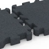 Großaufnahme vom Verbindungssystem von WARCO-Boden 6319 - Puzzle dlaždice na dětské hřiště im Farbdesign Břidlicová šedá. Abmessungen 50 x 50 x 6 cm | 0,25 m².