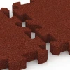 Großaufnahme vom Verbindungssystem von WARCO-Boden 6306 - Puzzle dlaždice na dětské hřiště im Farbdesign Cihlově červená. Abmessungen 50 x 50 x 5 cm | 0,25 m².