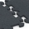 Großaufnahme vom Verbindungssystem von WARCO-Boden 6315 - Puzzle dlaždice na dětské hřiště im Farbdesign Břidlicová šedá. Abmessungen 50 x 50 x 2 cm | 0,25 m².