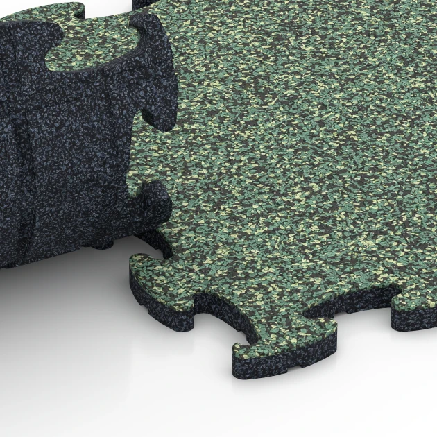 Großaufnahme vom Verbindungssystem von WARCO-Boden 6753 - Hrací podložka im Farbdesign Anglický trávník. Abmessungen 44,6 x 44,6 x 1,8 cm.