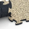 Großaufnahme vom Verbindungssystem von WARCO-Boden 6766 - Dlaždice k bazénu im Farbdesign Travertin. Abmessungen 44,6 x 44,6 x 1,8 cm.